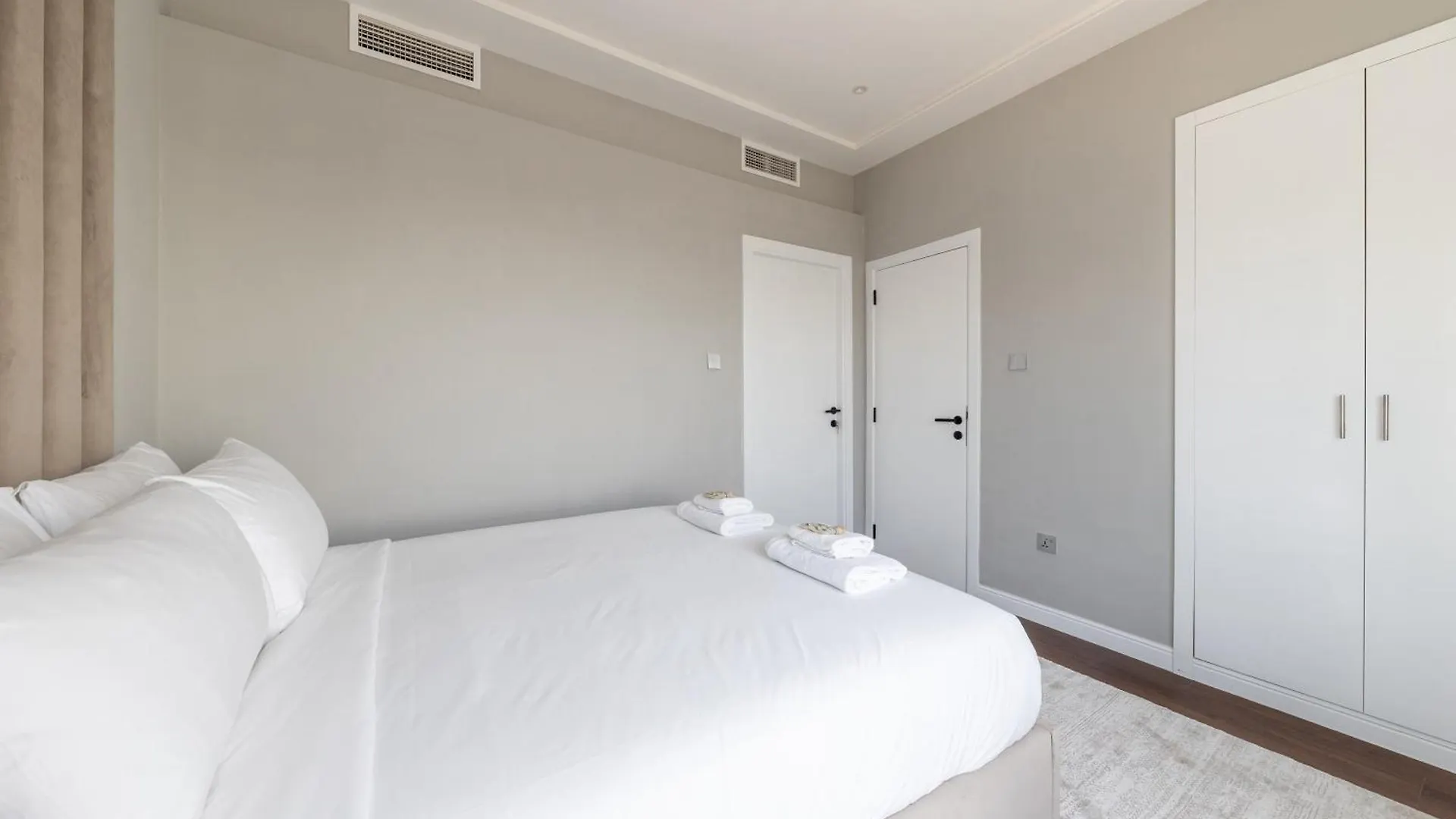 Apartment 2-Bedroom Apartmentjlt City View, 8 Min To Metro Dubai