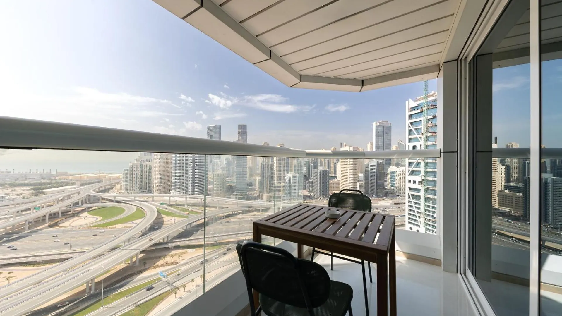 2-Bedroom Apartmentjlt City View, 8 Min To Metro Dubai