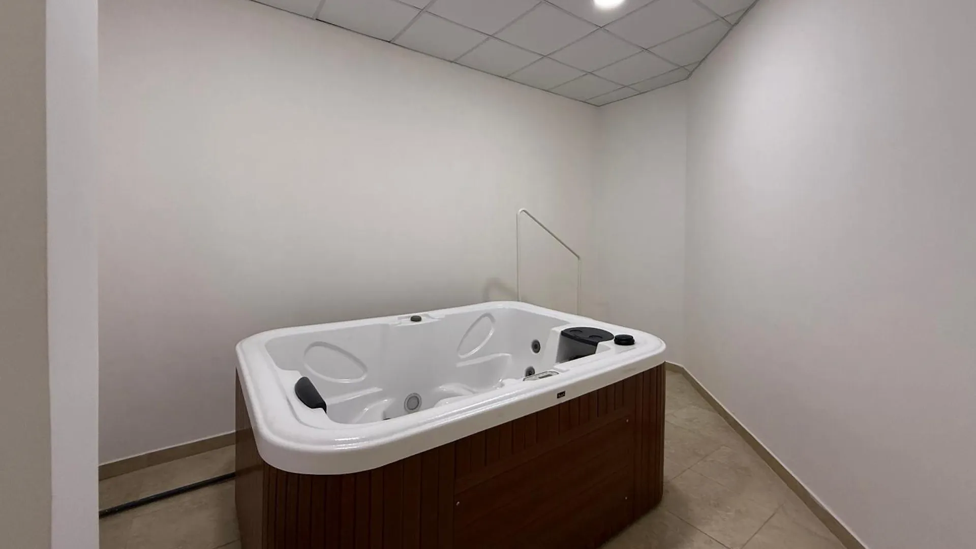 דובאי 2-Bedroom Apartmentjlt City View, 8 Min To Metro 0*,  איחוד האמירויות הערביות